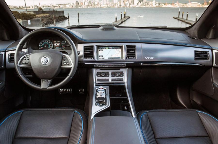  Jaguar XFR-S 2013 года  (фото 9 из 61)